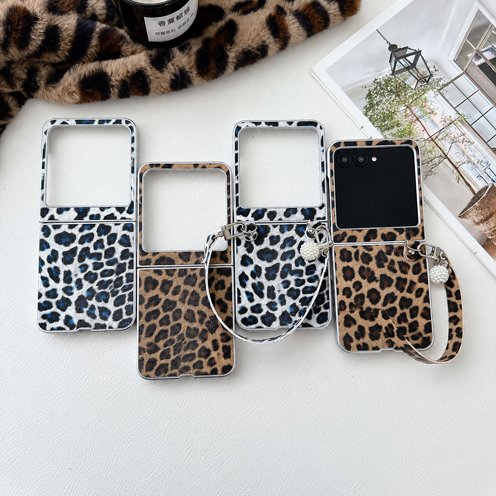 Women Accessories Photos - เคสโทรศัพท์พับลายเสือดาวสำหรับโมโตโรล่า ราซ 60 50 อัลตร้าพร้อมสายรัดข้อมือแบบถอดได้ฝาครอบกันกระแทกป้องกันการตกกระแทก