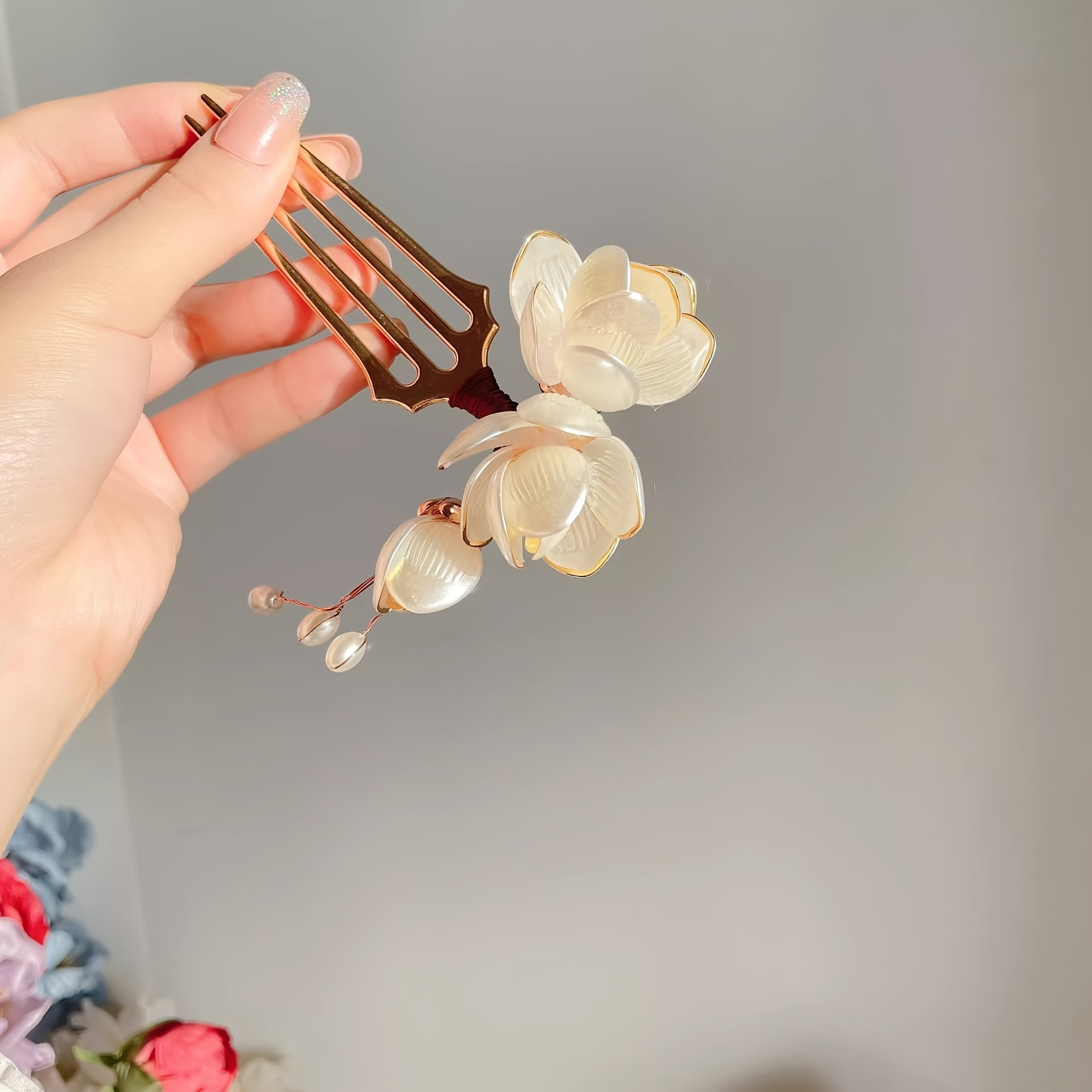 Women Accessories Photos - หวีผมลายดอกแมกโนเลียสไตล์จีน ประดับพู่มุก สีทองวินเทจ หวีสี่ซี่ สำหรับงานแต่งงาน ถ่ายภาพ